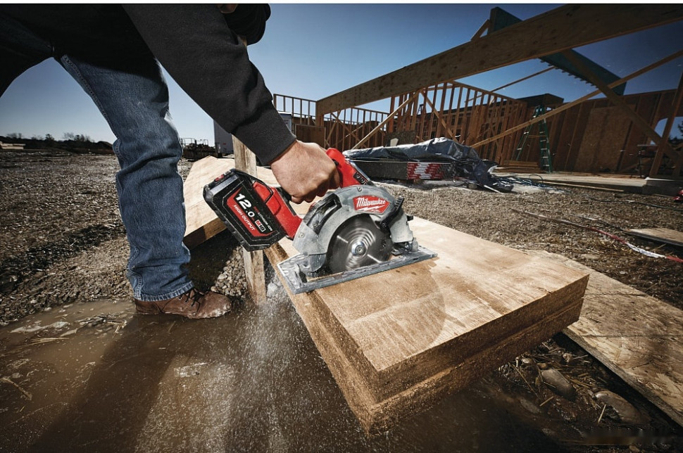 Дисковая (циркулярная) пила Milwaukee Fuel M18 FCS66-0 (без АКБ)