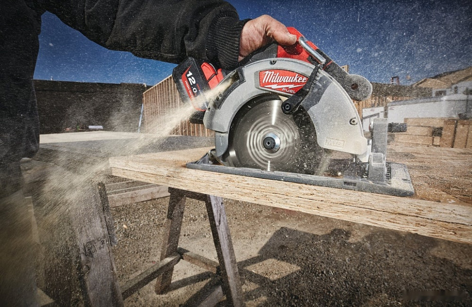 Дисковая (циркулярная) пила Milwaukee Fuel M18 FCS66-0 (без АКБ)