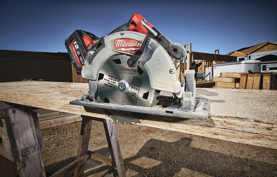 Дисковая (циркулярная) пила Milwaukee Fuel M18 FCS66-0 (без АКБ)