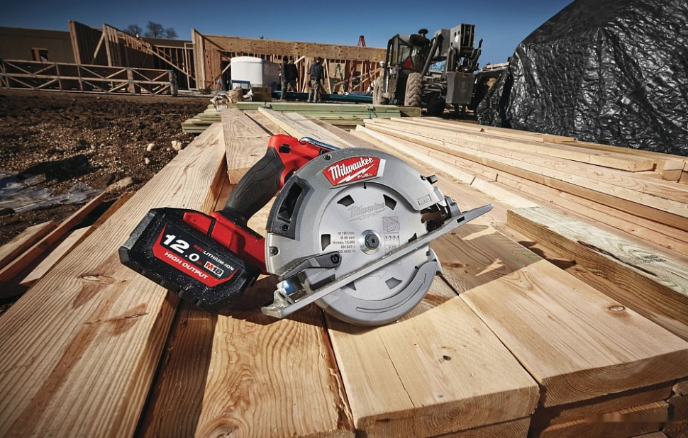 Дисковая (циркулярная) пила Milwaukee Fuel M18 FCS66-0 (без АКБ)