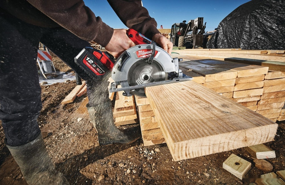 Дисковая (циркулярная) пила Milwaukee Fuel M18 FCS66-0 (без АКБ)