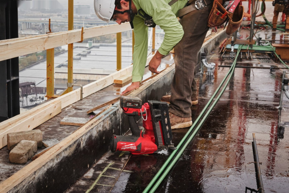 Гвоздезабиватель Milwaukee M18 FDN-0X 4933493600 (без АКБ, кейс)
