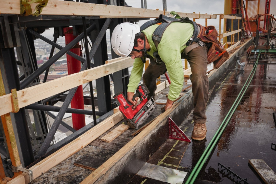 Гвоздезабиватель Milwaukee M18 FDN-0X 4933493600 (без АКБ, кейс)