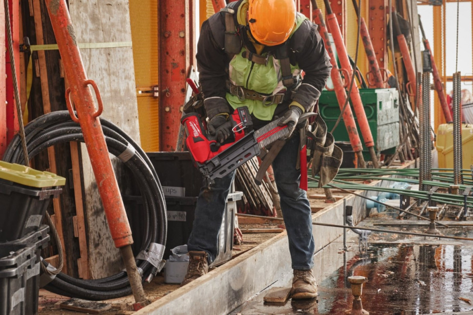 Гвоздезабиватель Milwaukee M18 FDN-0X 4933493600 (без АКБ, кейс)