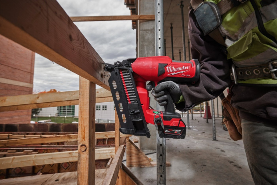 Гвоздезабиватель Milwaukee M18 FDN-0X 4933493600 (без АКБ, кейс)