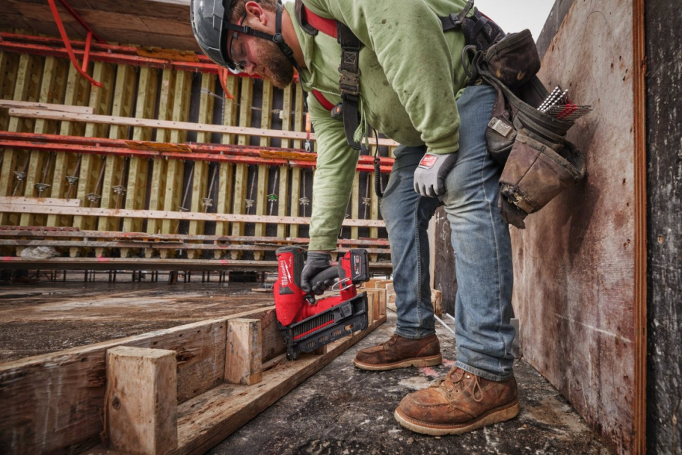 Гвоздезабиватель Milwaukee M18 FDN-0X 4933493600 (без АКБ, кейс)