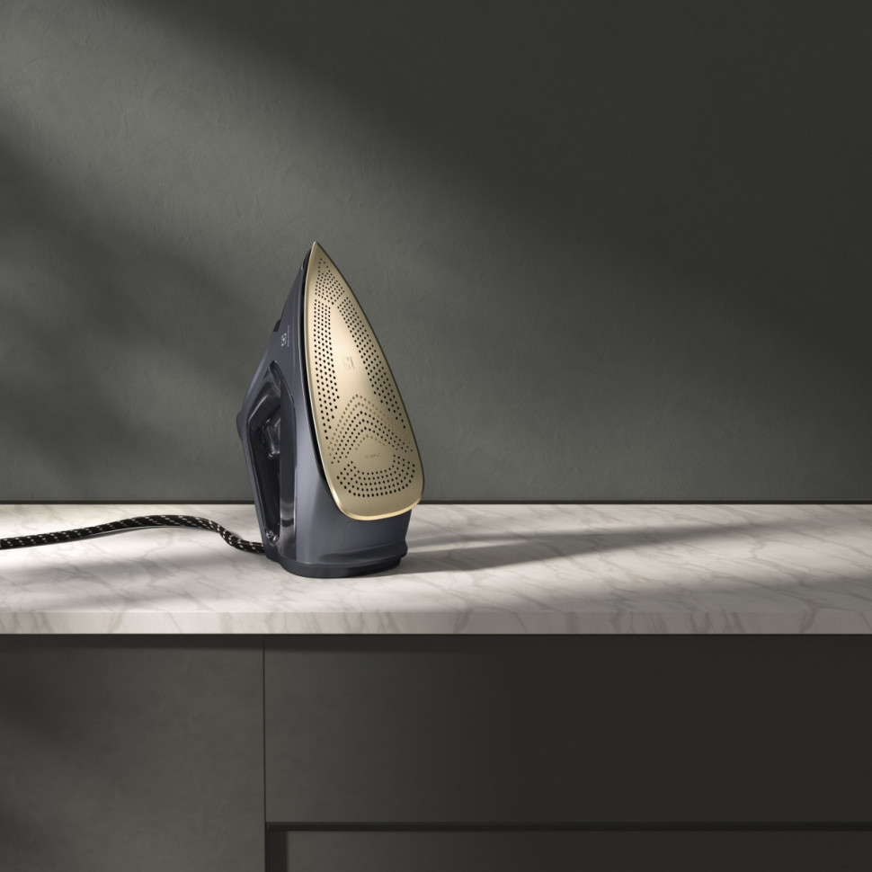 Утюг Electrolux E8SI1-8EGM