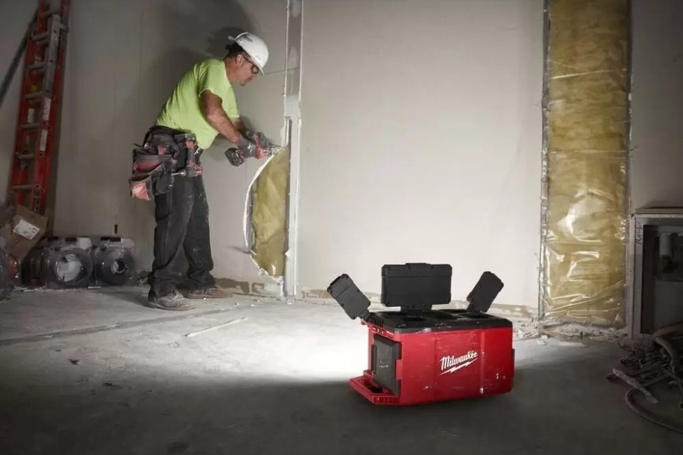 Фонарь Milwaukee M18 POALC-0 4933478120 (без АКБ)