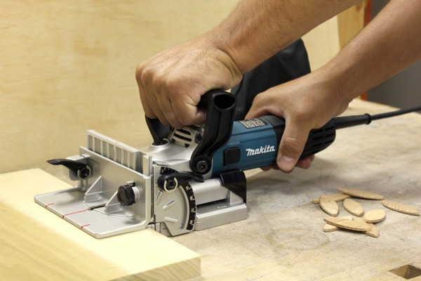 Фрезер Makita PJ7000