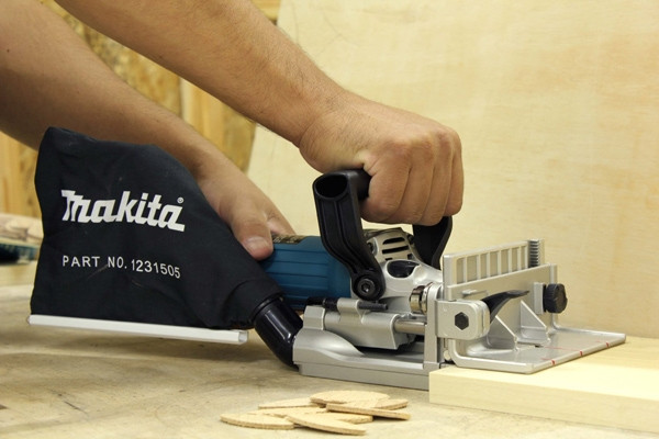 Фрезер Makita PJ7000