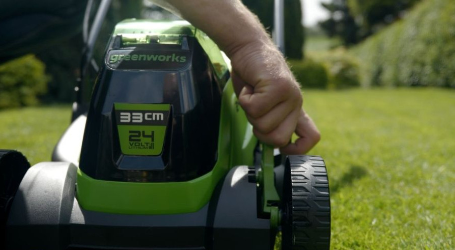 Газонокосилка электрическая Greenworks GD24LM33K4 / 2516107UB 24В (АКБ 4 А/ч и ЗУ)