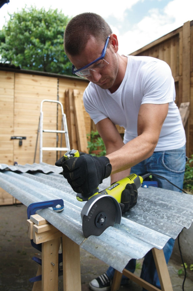 Угловая шлифмашина Ryobi EAG2000G