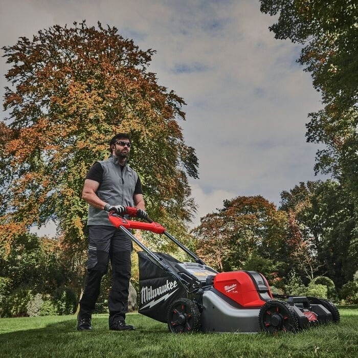 Газонокосилка Milwaukee M18 F2LM53-0 4933479584 (без АКБ)