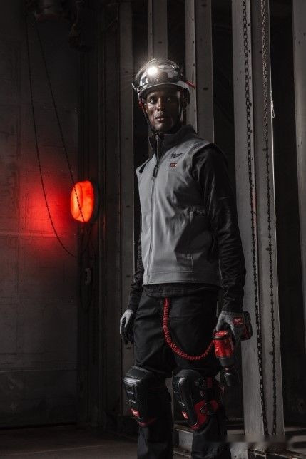 Фонарь Milwaukee L4BOLTHL-301