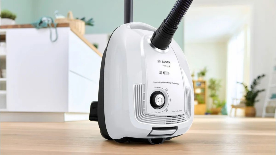 Пылесос Bosch Serie 4 BGL38WH2