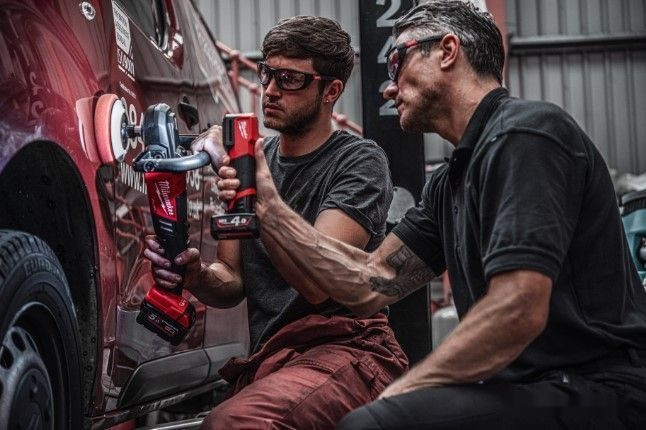 Фонарь Milwaukee M12 CML-401 (с 1-им АКБ)