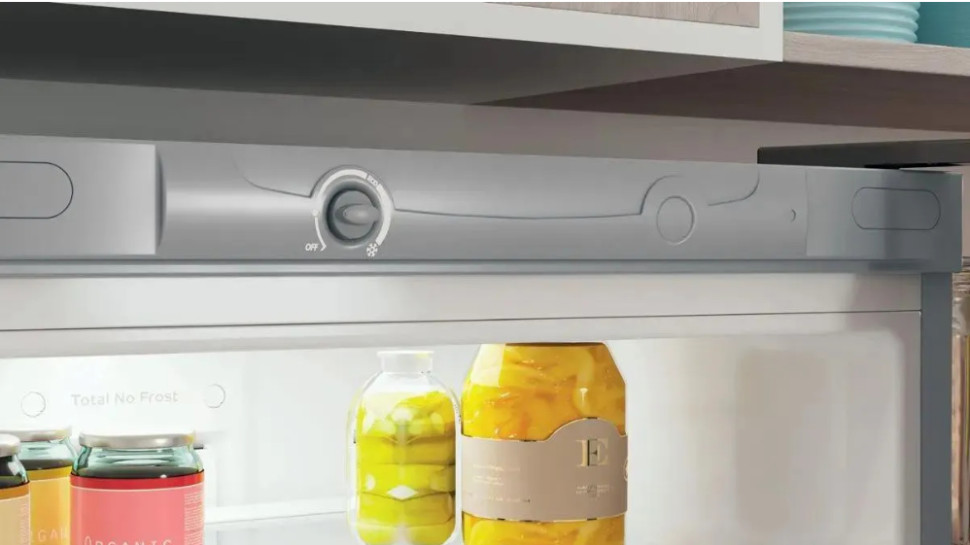 Холодильник с морозильником Indesit ITS 4200 NG