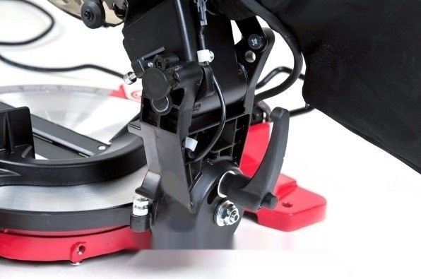 Торцовочная пила Elitech ПТ 1625 E2007.004.00