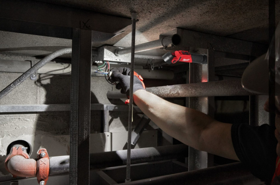 Фонарь Milwaukee USB L4 PWL-301 (с 1-им АКБ)