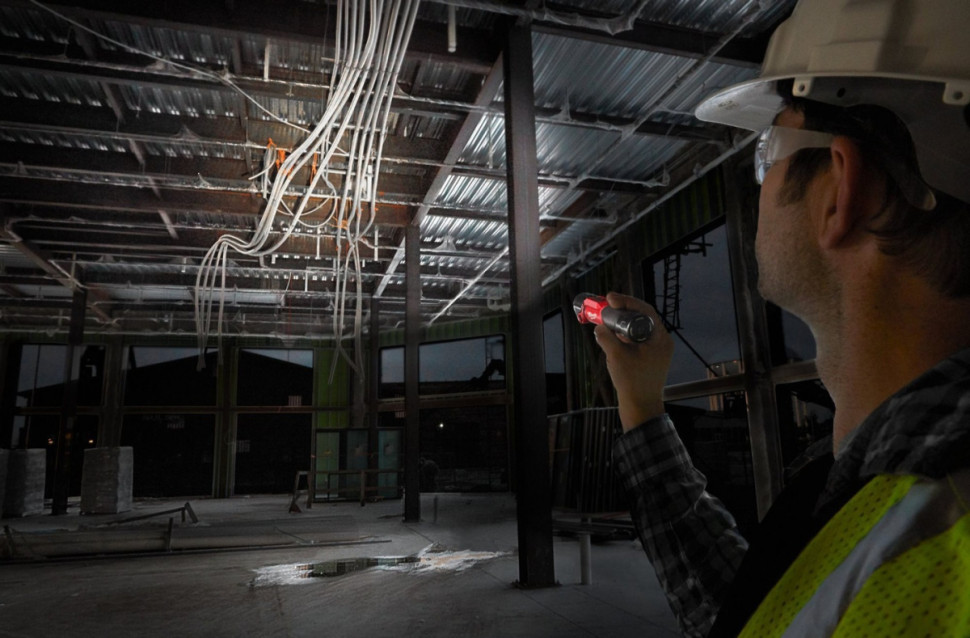 Фонарь Milwaukee USB L4 PWL-301 (с 1-им АКБ)