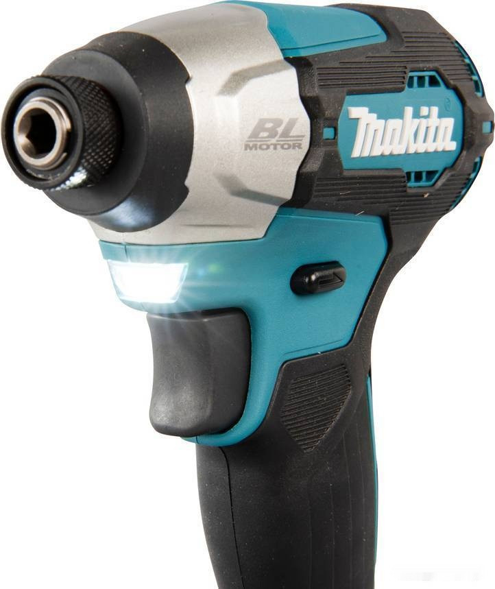 Винтоверт Makita DTD157RTJ (с 2-мя АКБ, кейс )