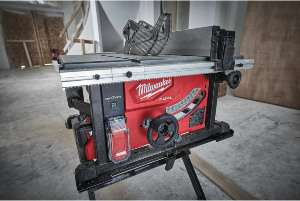 Деревообрабатывающий станок Milwaukee M18 FTS210-121B FUEL One-Key 4933464225 (с 1-им АКБ)