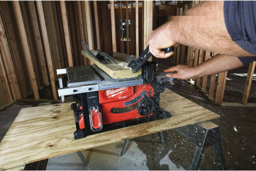 Деревообрабатывающий станок Milwaukee M18 FTS210-121B FUEL One-Key 4933464225 (с 1-им АКБ)