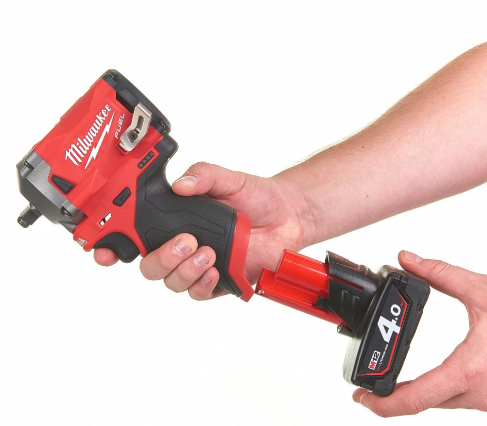 Гайковерт Milwaukee M12 FIW38-422X 4933464613 (с 2-мя АКБ, кейс)