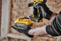 Ударная дрель-шуруповерт DeWALT DCD805H2T (с 2-мя АКБ 5 Ач, кейс)