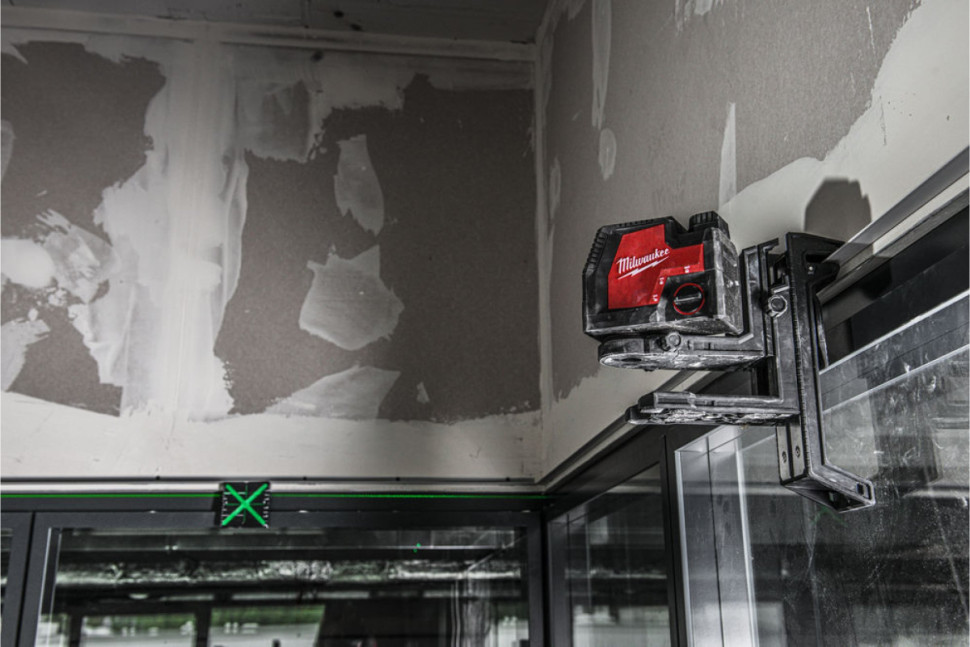 Лазерный нивелир Milwaukee L4 CLLP-301C 4933478099