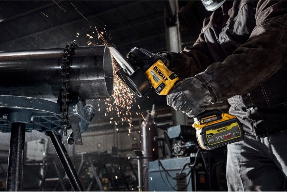 Угловая шлифмашина DeWALT DCG440N (без АКБ)