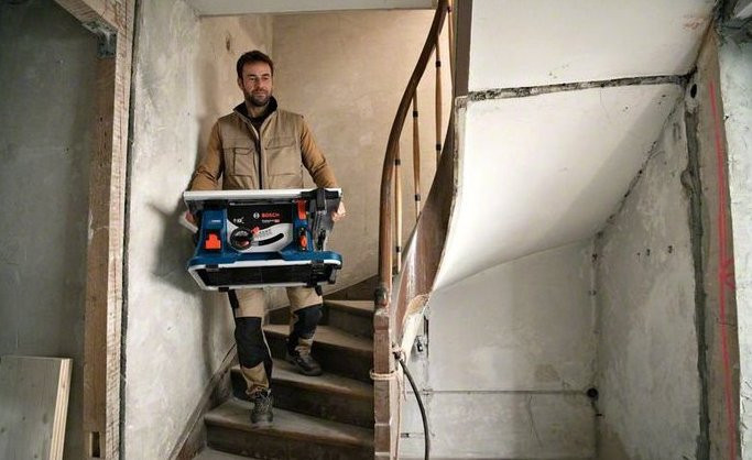 Деревообрабатывающий станок Bosch GTS 18V-216 Professional 0601B44000 (без АКБ)