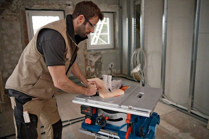 Деревообрабатывающий станок Bosch GTS 18V-216 Professional 0601B44000 (без АКБ)