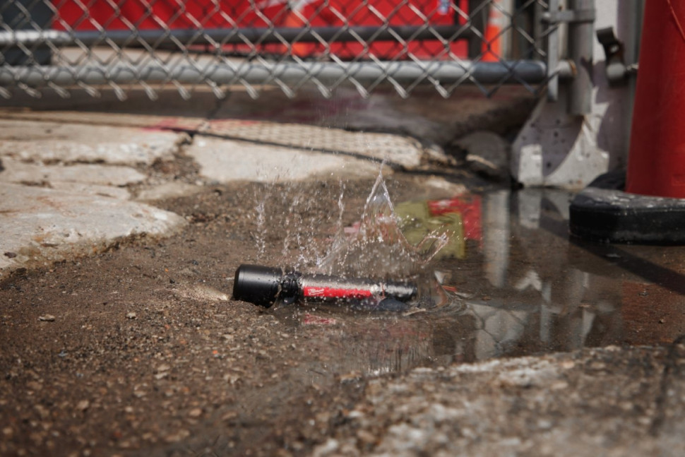 Фонарь Milwaukee L4 FL2000-301 4933479637