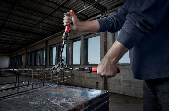 Болторез Milwaukee 4932464850