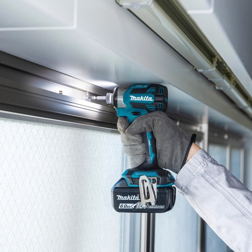 Винтоверт Makita DTD173RFJ (с 2-мя АКБ, кейс)