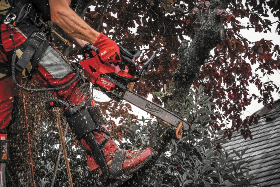 Аккумуляторная пила Milwaukee M18 FTHCHS35-802 4933479589 (с 2-мя АКБ)