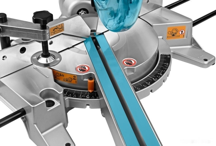 Торцовочная пила Makita DLS714NZ (без АКБ)