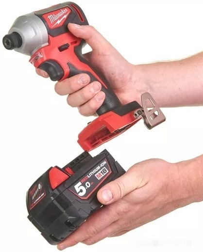 Винтоверт Milwaukee M18 BLID2-0X 4933464519 (без АКБ, кейс)