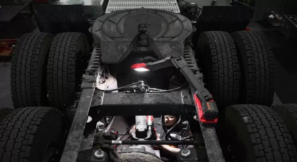 Фонарь Milwaukee M18 ABL-0 4933498147 (без ЗУ)