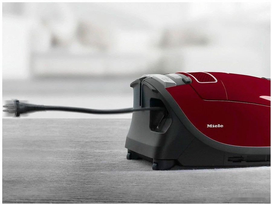 Пылесос Miele Complete C3 Active SGDF3 (красный)