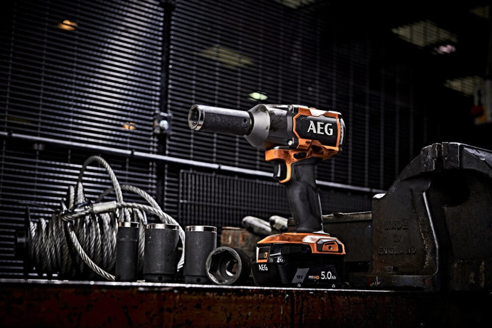 Гайковерт AEG Powertools BSS18MTF12BL-402C 4935479664 (с 2-мя АКБ, кейс)