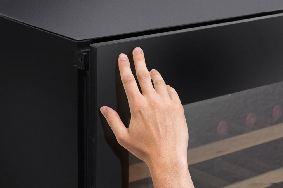 Винный шкаф Caso WineDeluxe E 18