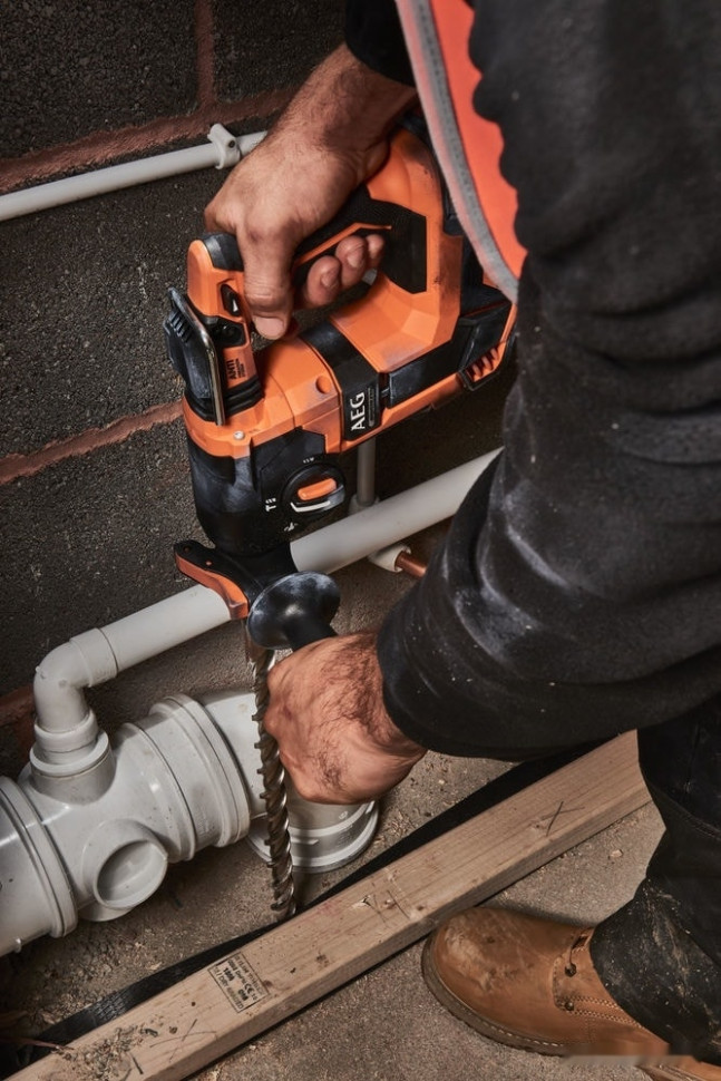 Перфоратор AEG Powertools BBH 18BL LI-502C 4935464753 (с 2-мя АКБ, кейс)