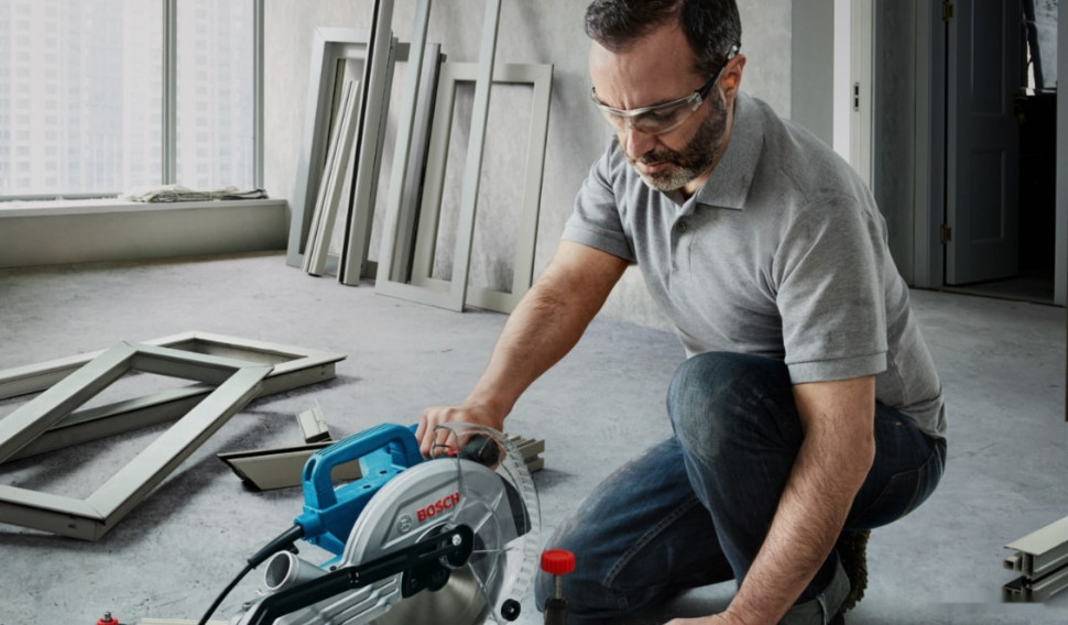 Дисковая (циркулярная) пила Bosch GCM 216 Professional 0601B33000