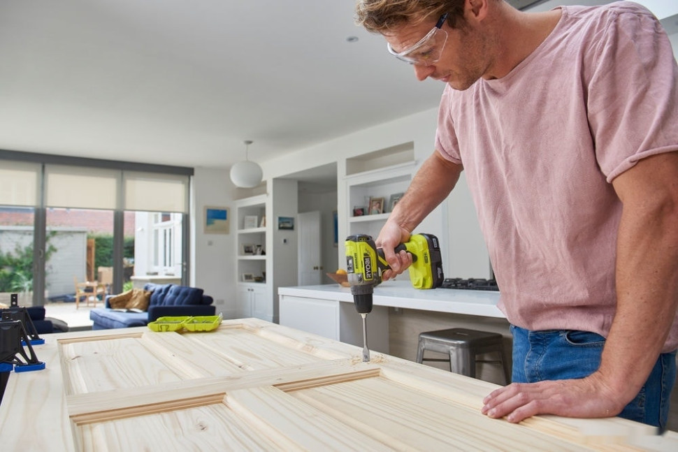 Дрель-шуруповерт Ryobi R18DD5-220S 5133003733 (с 2-мя АКБ, сумка)