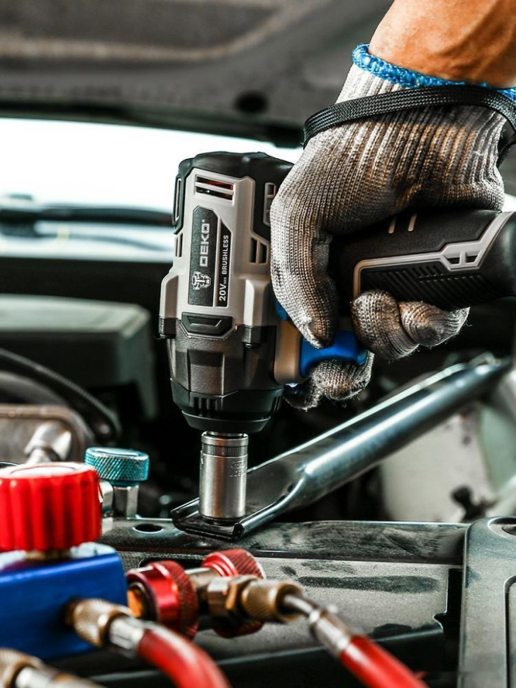 Гайковерт Deko DKIS20 063-4033 (с 2-мя АКБ, кейс)