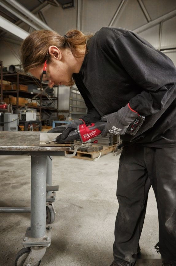 Шлифовальная машина Milwaukee M18 FDGRB-0X 4933480953 (без АКБ, кейс)