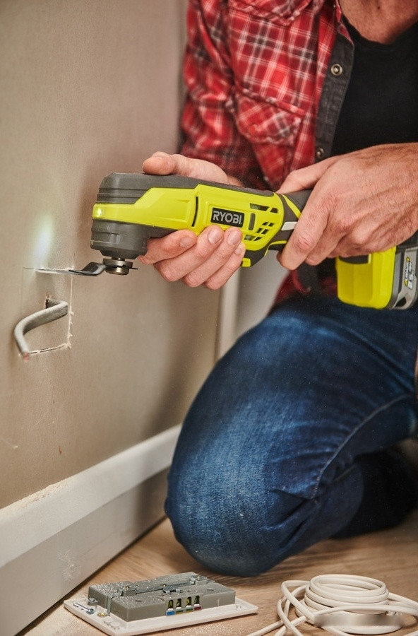 Шлифовальная машина Ryobi R18MT3-0 (без АКБ)