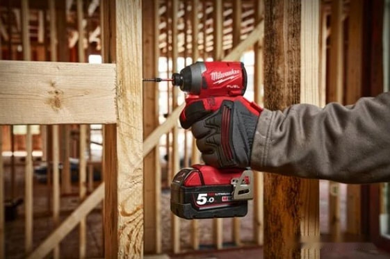 Винтоверт Milwaukee M18 FID2-0X 4933464088 (с 2-мя АКБ, кейс)